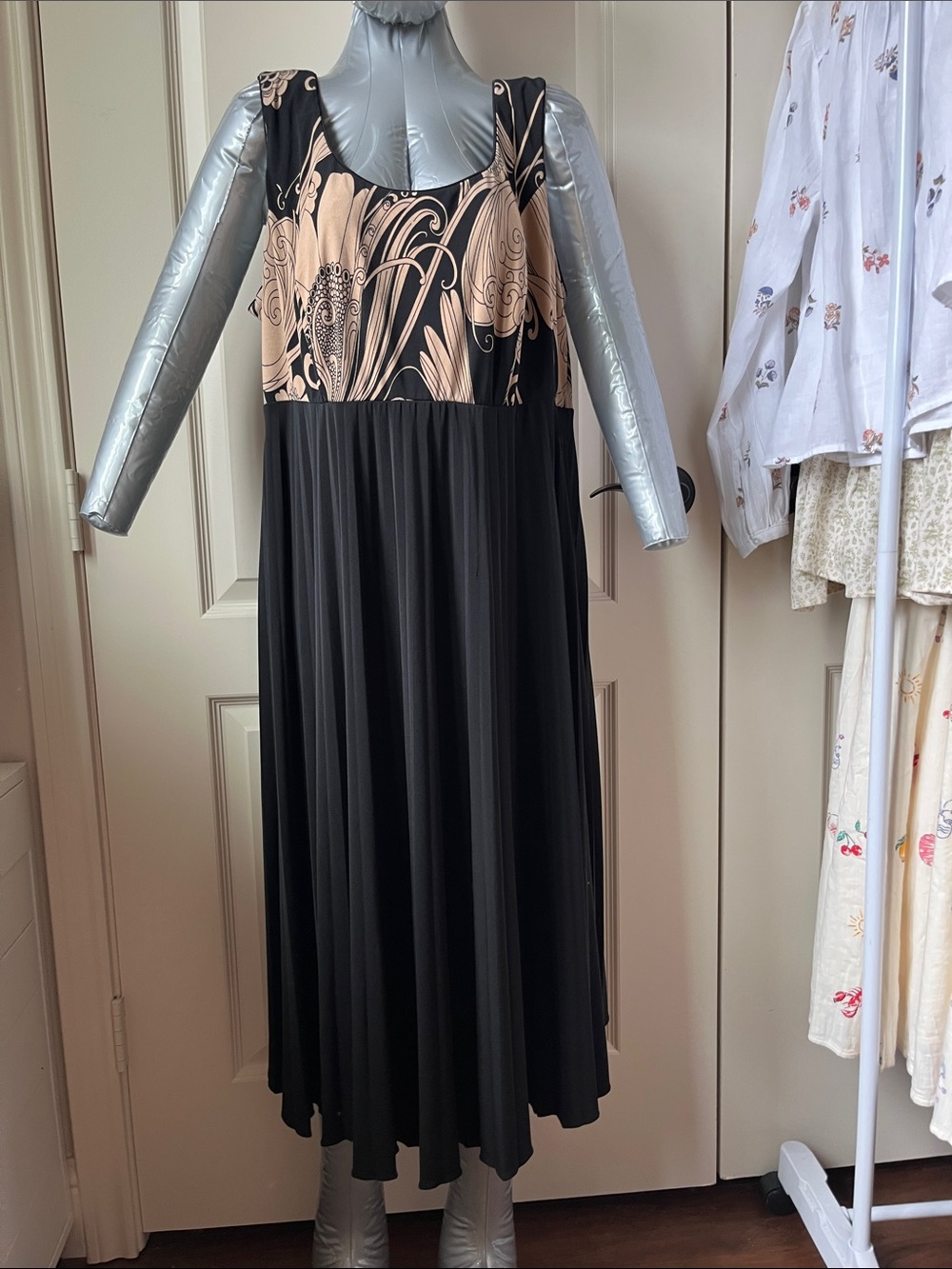 16 W Dress Barn Black and Brown Pleated Dress